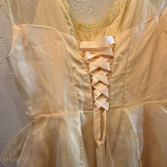 Torrid/Disney Princess Beauty And The Beast Belle Ball Gown - Picture 7 of 16